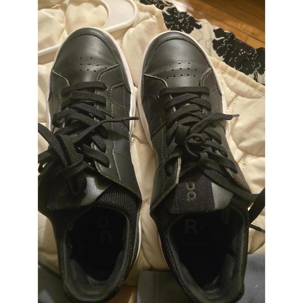 On Black Leather Women's THE ROGER size 10 Sneakers with White Sole